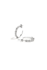 Crystal Glow Hoop Earrings – Creolen aus Edelstahl mit Strasssteinen in Gold und Silber