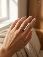 Veyra Loop Ring