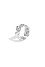 Sculpta Curve Ring – organisch geformter Ring aus Edelstahl in Gold und Silber